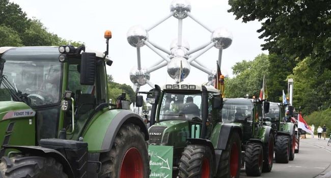 Európske voľby: Proti Európskej zelenej dohode - poľnohospodári s 500 traktormi v Bruseli